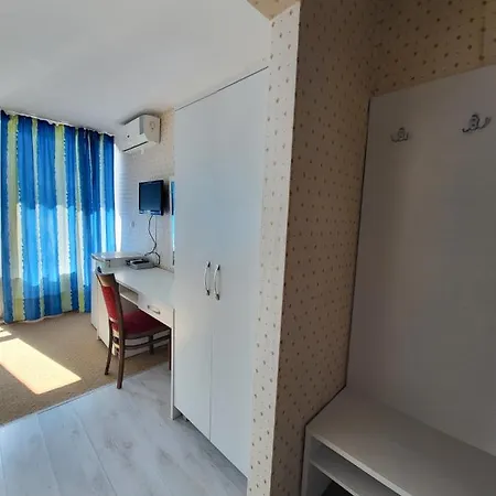 Апартхотел Stela *